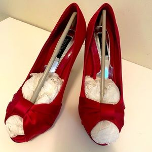 White House Black Market WHBM Red Satin Pump